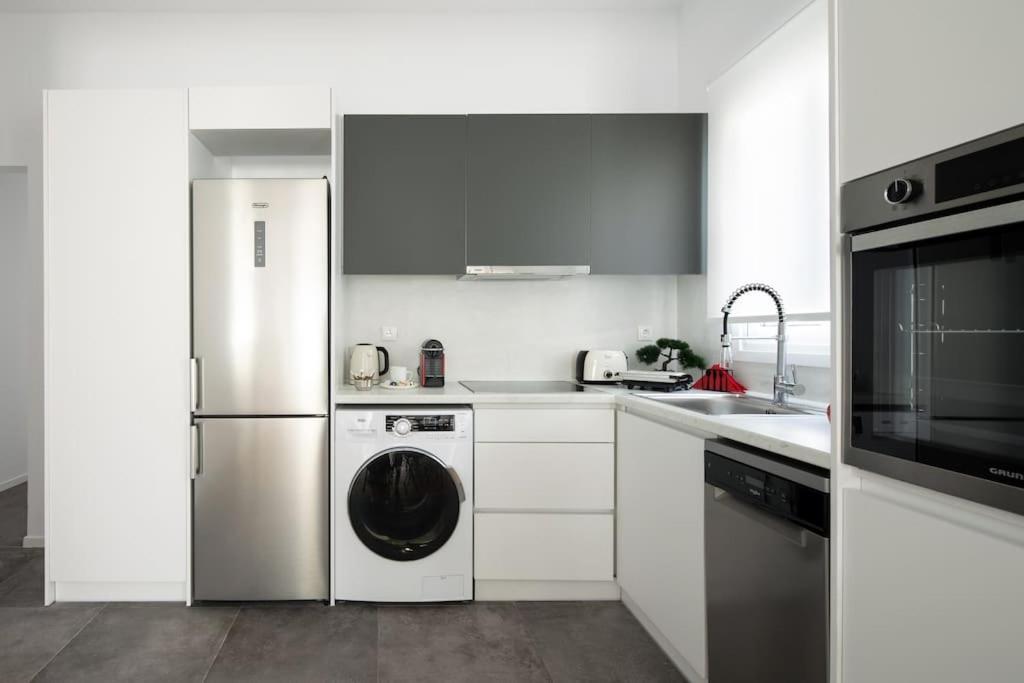 Blue Delta Apartment Palaio Faliro Атина Екстериор снимка