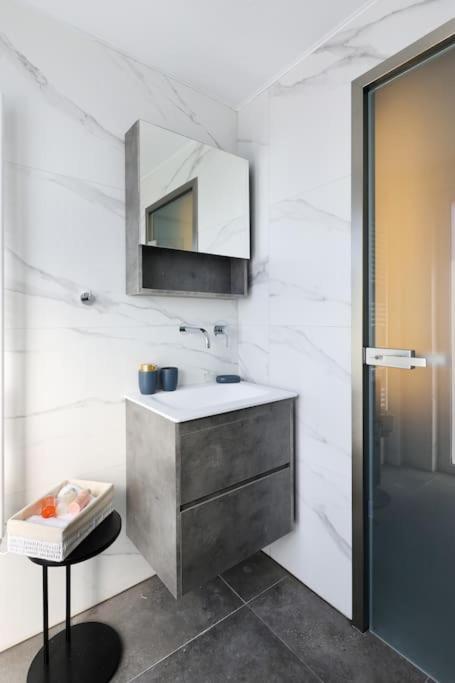 Blue Delta Apartment Palaio Faliro Атина Екстериор снимка